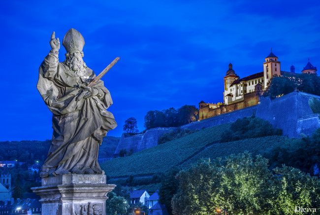 Обои картинки фото вюрцбург, германия, города, дворцы, замки, крепости, памятник, святой, замок