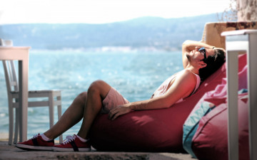 Картинка мужчины -+unsort брюнет отдыхает очки парень