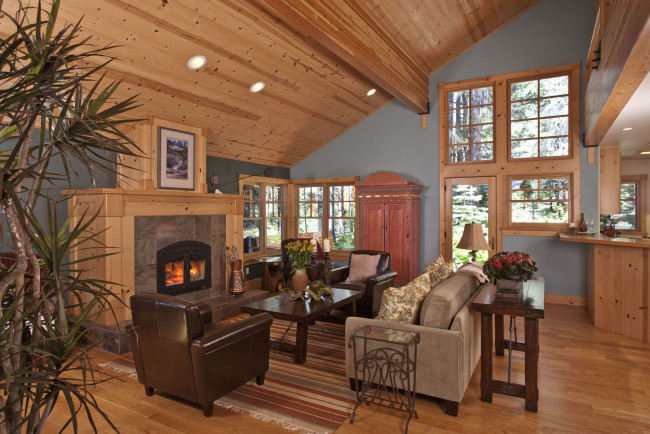 Обои картинки фото интерьер, гостиная, камин, диван