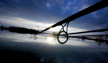 Картинка разное рыбалка +рыбаки +улов +снасти озеро закат небо облака удочка