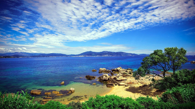 Обои картинки фото природа, побережье, облака, камни, горы, море