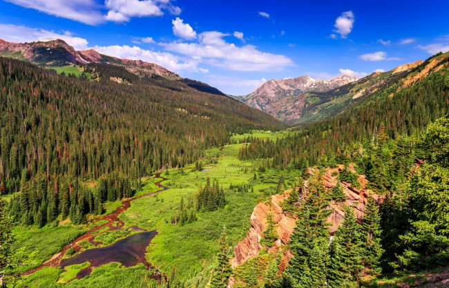 Обои картинки фото природа, пейзажи, долина, скалы, горы, речка, деревья, облака, colorado, леса, сша, колорадо