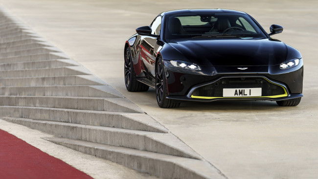 Обои картинки фото aston martin vantage 2019, автомобили, aston martin, чёрный, 2019, vantage, aston, martin