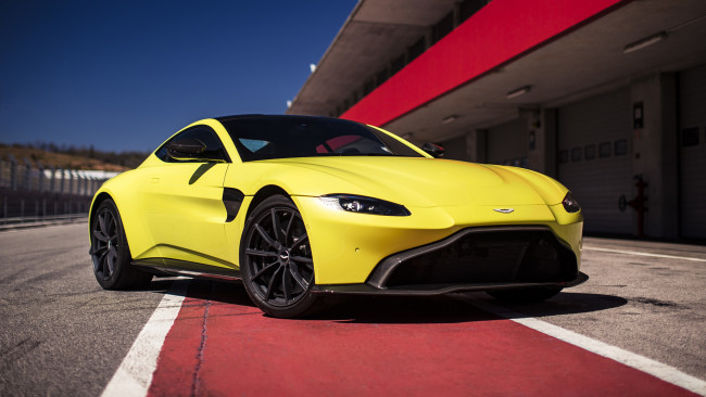 Обои картинки фото aston martin vantage 2019, автомобили, aston martin, салатовый, 2019, vantage, aston, martin