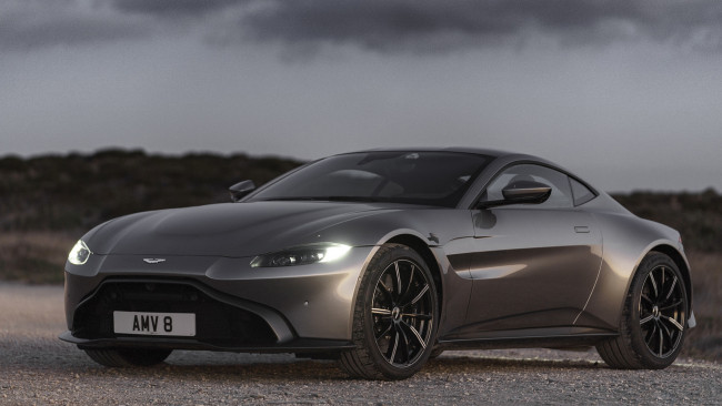 Обои картинки фото aston martin vantage 2019, автомобили, aston martin, aston, martin, vantage, 2019, серый, металлик