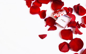 Картинка разное украшения +аксессуары +веера коробка лепестки кольцо предложение