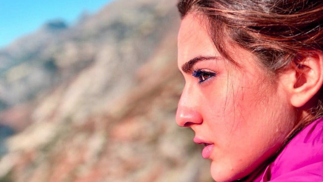 Обои картинки фото девушки, sara ali khan, лицо, профиль, шатенка