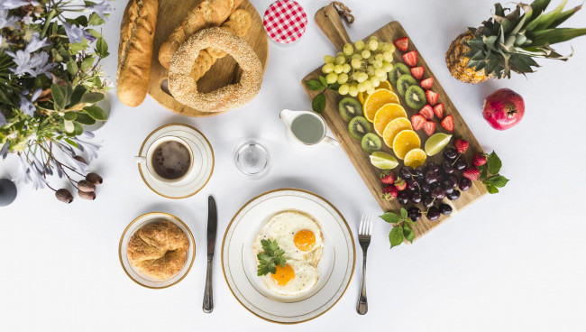 Обои картинки фото еда, разное, завтрак, глазунья, фрукты, ягоды, ананас