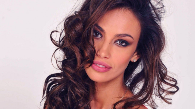 Обои картинки фото девушки, madalina diana ghenea, портрет