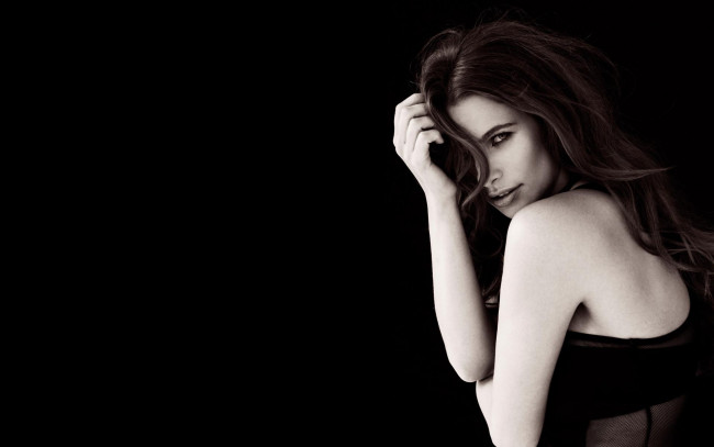 Обои картинки фото девушки, sabina thit, черно-белая, платье