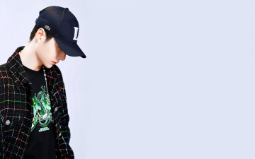 Картинка мужчины wang+yi+bo актер кепка рубашка