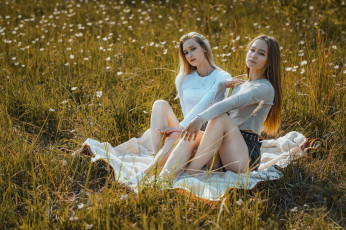 Картинка девушки -+группа+девушек позируют