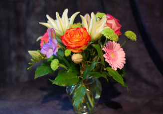 Картинка цветы букеты композиции роза лилии гербера фрезия