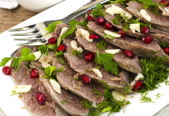 Картинка еда мясные блюда гранат ветчина