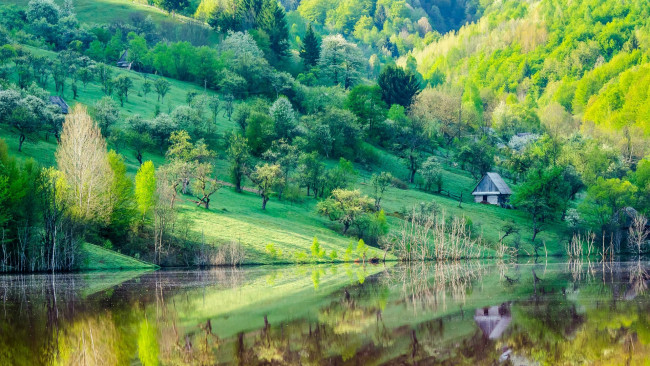 Обои картинки фото природа, реки, озера, склон, отражение, домик