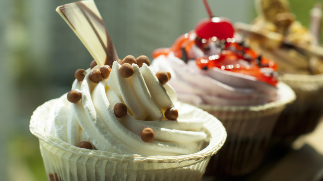 Обои картинки фото еда, пирожные,  кексы,  печенье, кексы, крем, украшения