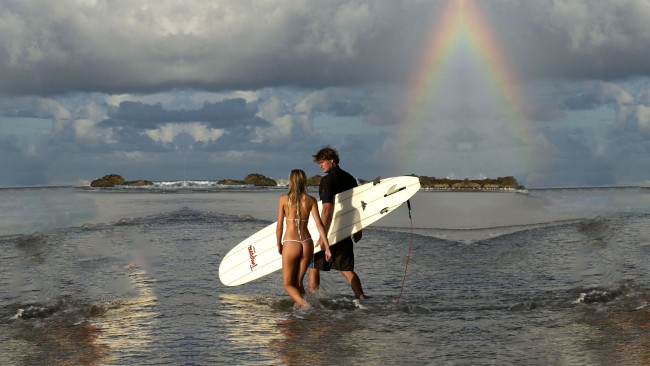 Обои картинки фото спорт, серфинг, взгляд, парень, грудь, фон, девушка, доска, море