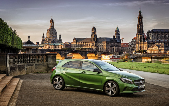 Обои картинки фото mercedes-benz a200, автомобили, mercedes-benz, зеленый, металлик, хэтчбек, a200