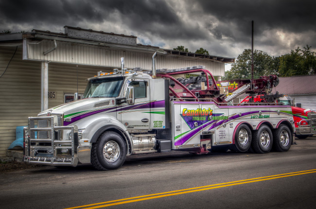 Обои картинки фото kenworth tow truck, автомобили, kenworth , выставка, улица, тягач