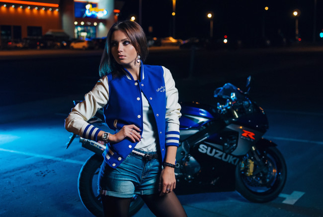 Обои картинки фото мотоциклы, мото с девушкой, девушки