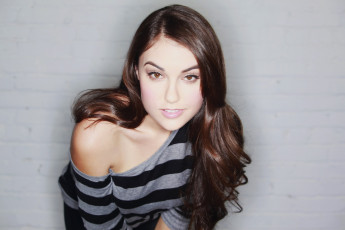 Картинка девушки sasha+grey+ marina+ann+hantzis плечо свитер шатенка