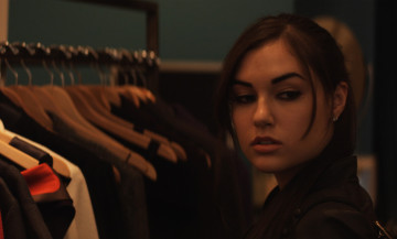 Картинка девушки sasha+grey+ marina+ann+hantzis одежда куртка брюнетка