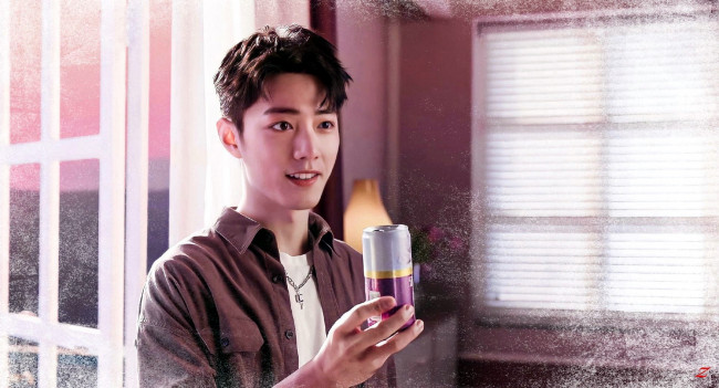 Обои картинки фото мужчины, xiao zhan, актер, рубашка, банка, дверь