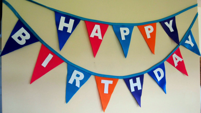 Обои картинки фото праздничные, день рождения, флажки, поздравление