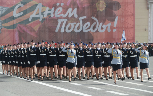 Обои картинки фото праздничные, день победы, парад, девушки, строй
