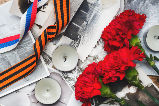 Обои картинки фото праздничные, день отца, ленты, свечи, гвоздики