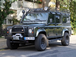 Картинка автомобили выставки уличные фото