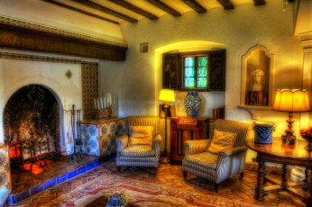 Картинка интерьер гостиная кресла камин зеркало лампа окно