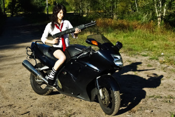 Картинка мотоциклы мото девушкой дробовик
