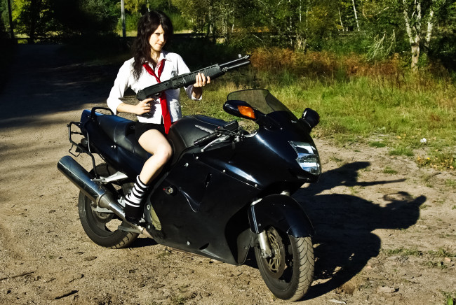 Обои картинки фото мотоциклы, мото, девушкой, дробовик
