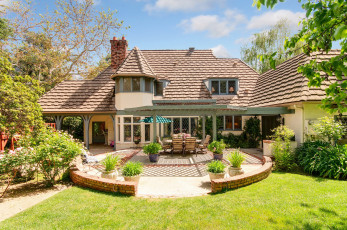 Картинка города -+здания +дома кусты деревья трава ландшафт дом