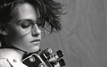 Картинка девушки kristen+stewart очки фотоаппарат