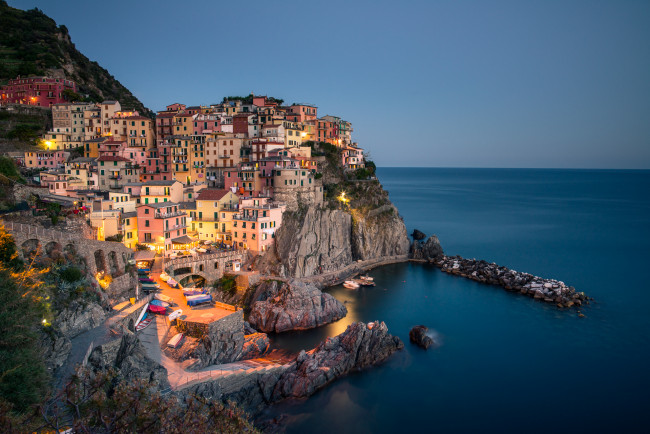 Обои картинки фото города, амальфийское и лигурийское побережье , италия, manarola, cinque, terre, italy, ligurian, sea, манарола, Чинкве-терре, лигурийское, море, скалы, здания, пейзаж, побережье