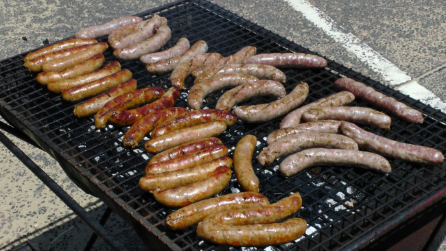 Обои картинки фото еда, колбасные изделия, колбаски, гриль