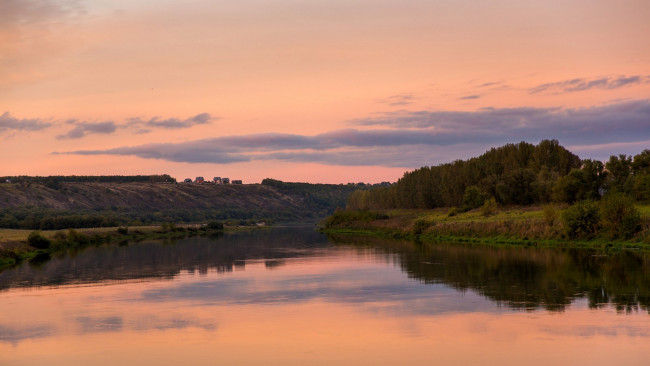 Обои картинки фото природа, реки, озера, закат, река, облака, деревья, дома