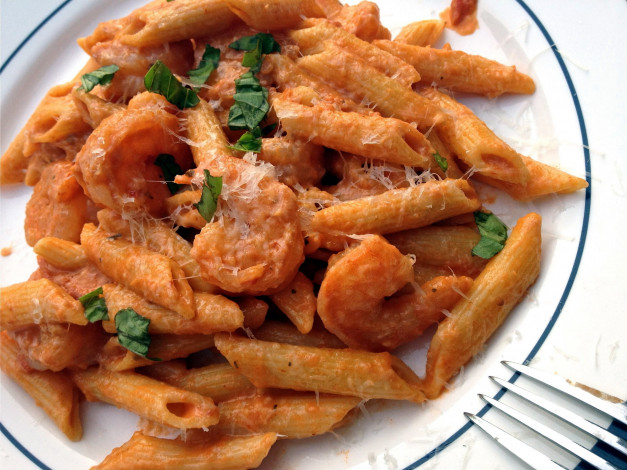 Обои картинки фото еда, макаронные блюда, перья, макароны, паста