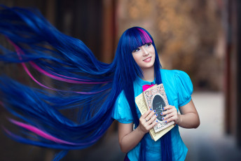 Картинка девушки -+креатив +косплей девушка фон улыбка волосы ветер