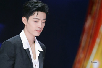 Картинка мужчины xiao+zhan актер лицо костюм