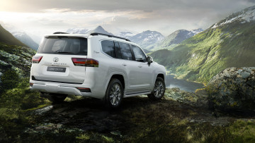Картинка 2021+toyota+land+cruiser+prado+70th+anniversary автомобили toyota land cruiser 70th anniversary 2021 белый природа джип вид сзади юбилейный