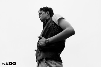 Картинка мужчины wang+yi+bo актер певец танцор жилет