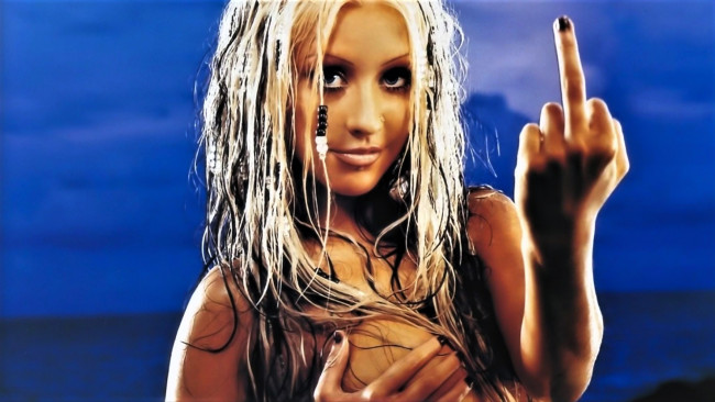 Обои картинки фото музыка, christina aguilera, певица, жест