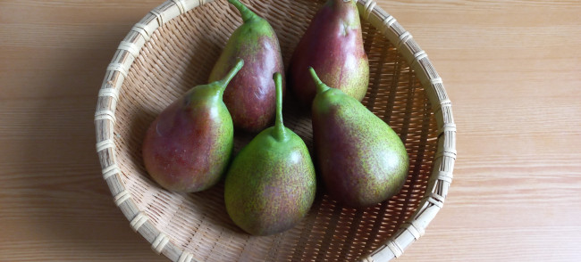 Обои картинки фото еда, груши, корзинка