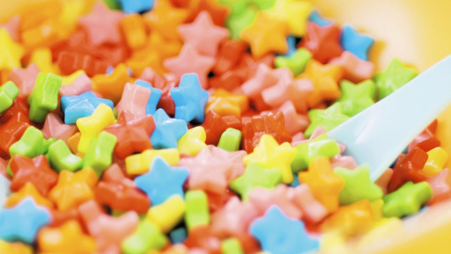 Обои картинки фото еда, мюсли,  хлопья, звездочки, молоко