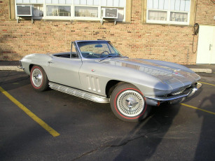 Картинка автомобили выставки уличные фото