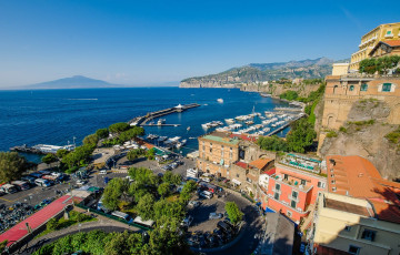 Картинка sorrento italy города амальфийское лигурийское побережье италия море сорренто горы здания яхты причал пейзаж набережная