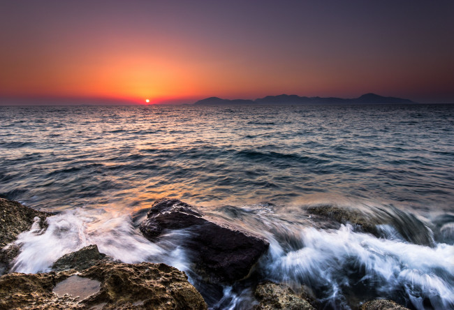 Обои картинки фото природа, моря, океаны, камни, закат, море